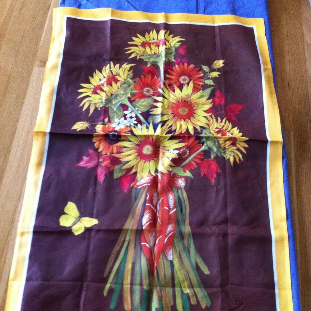 Decorative Flags: Flower bouquet , Home Sweet Home x 2 Used